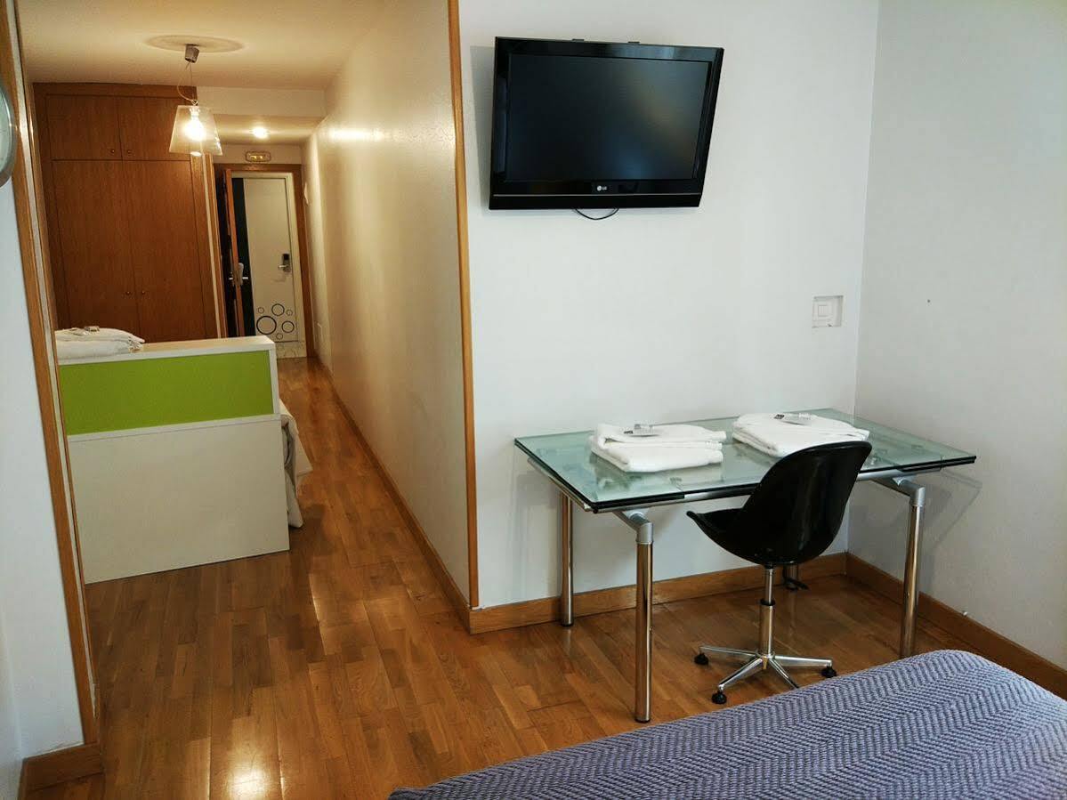 Hotel Ofi Ла-Корунья Экстерьер фото