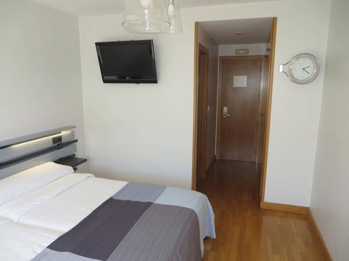 Hotel Ofi Ла-Корунья Экстерьер фото